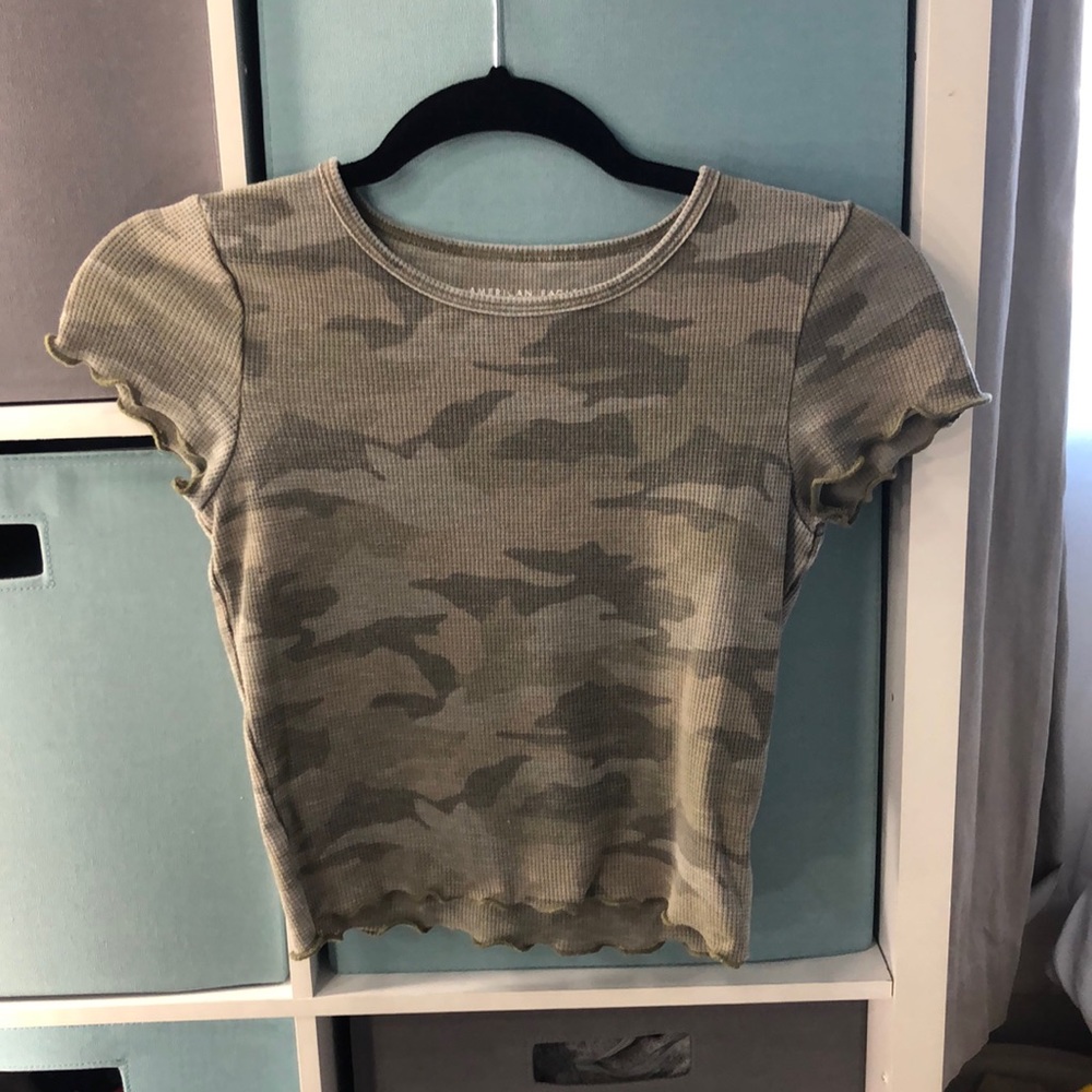 Camo cropped tee